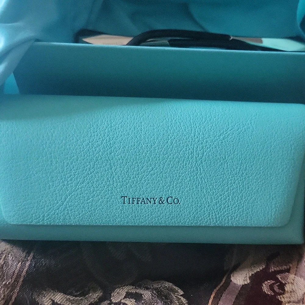 Tiffany & Co. Black Cat-Eye Sunglasses New Boxed Case Bag Cloth Bag One Size